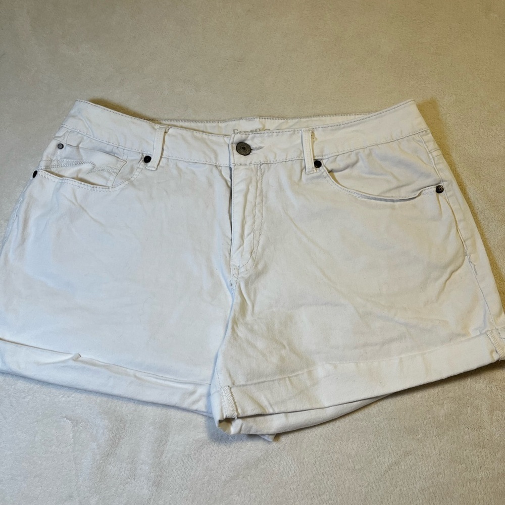 Faded Glory White Cuffed Shorts Size 16 Mid Rise Stretch Casual Summer